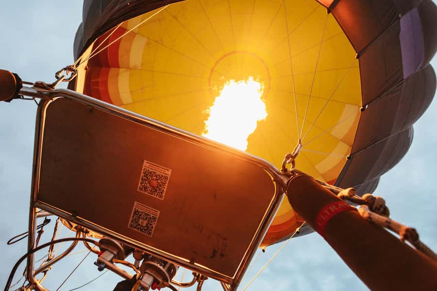 Dubai: Sunrise Hot Air Balloon Tour Over the Desert - Looking for oryx, gazelles, and camels