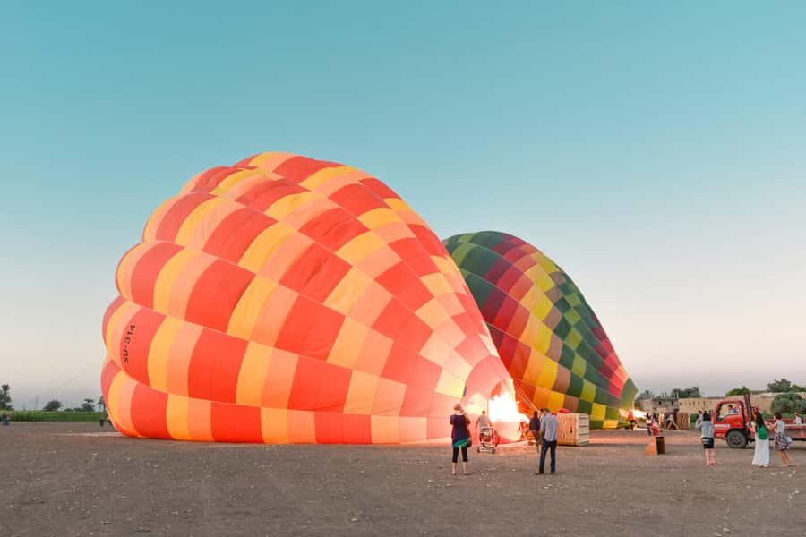 Dubai: Sunrise Hot Air Balloon Tour with E-Certificate - Hotel pickup before dawn