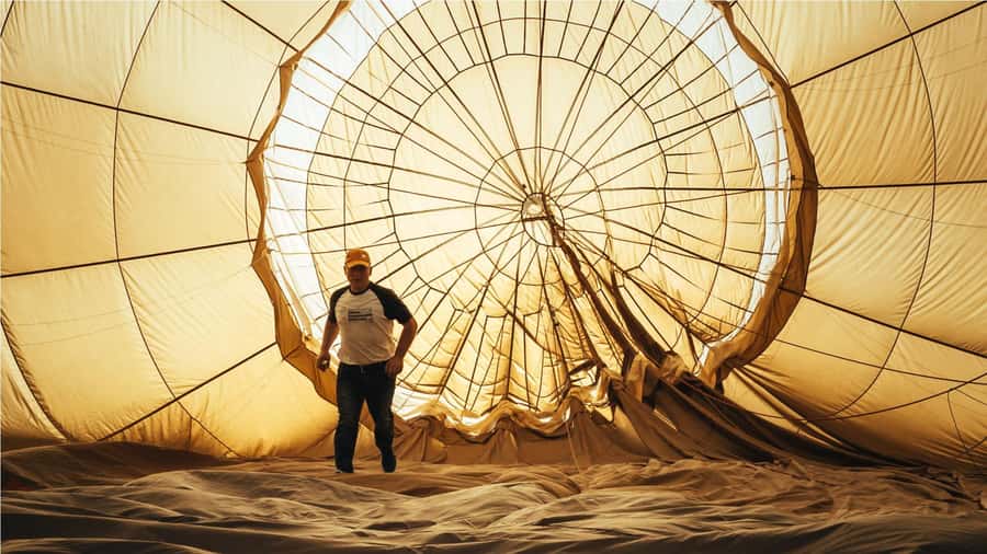 Dubai: Sunrise Hot Air Balloon Tour with E-Certificate - Who should book this balloon ride