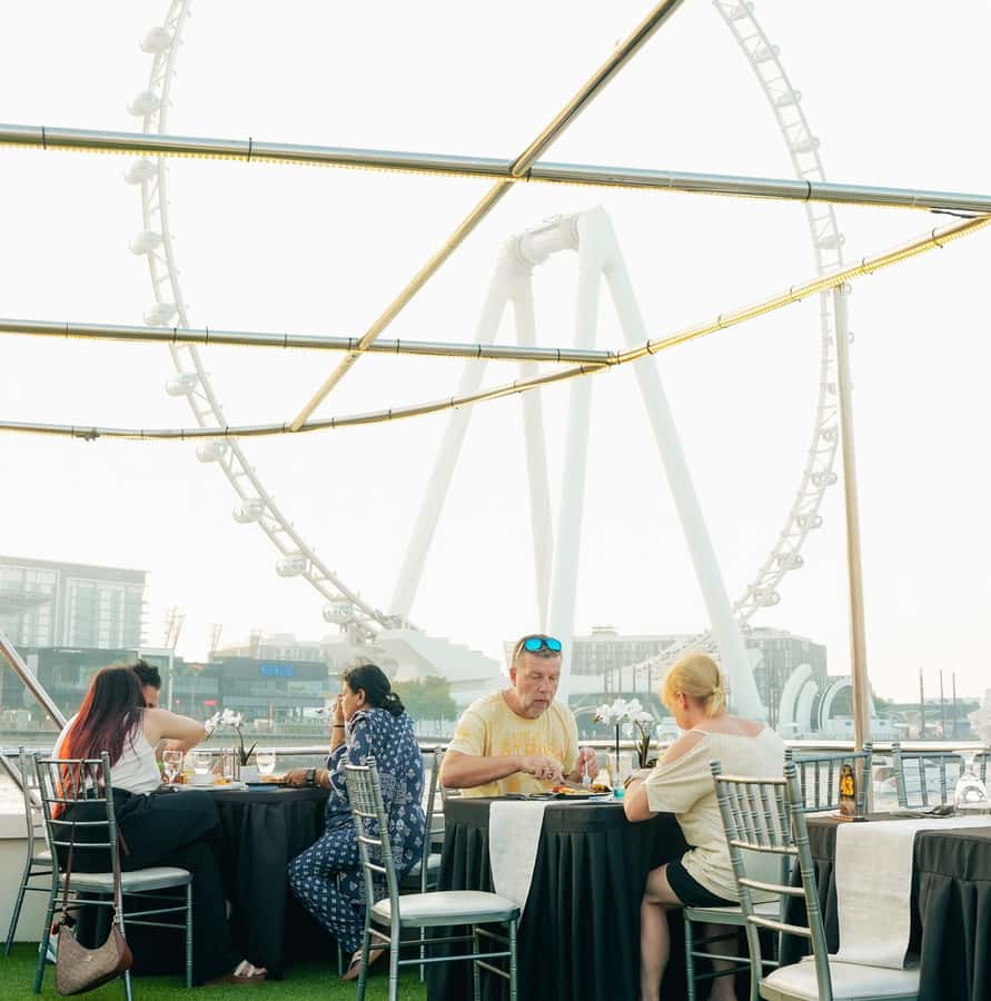 Dubai: Sunset or Dinner Cruise with Live Music & Open Bar - Live saxophone music and celebration help