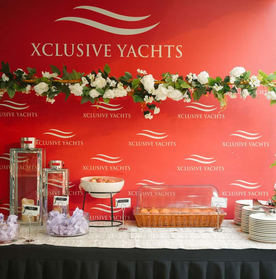 Dubai: Sunset or Dinner Cruise with Live Music & Open Bar - Who will enjoy this most?