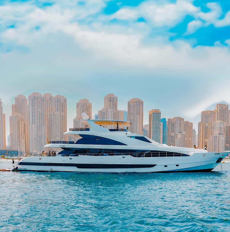 Dubai: Superyacht Experience with Live Music & Drinks - Key points at a glance
