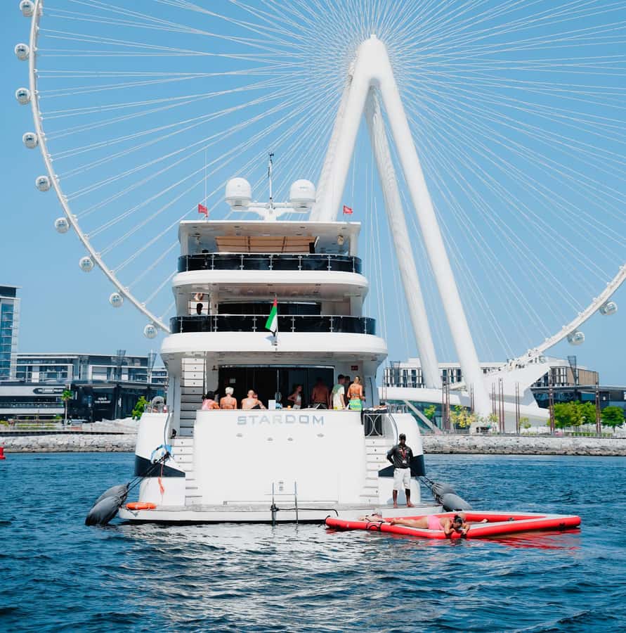 Dubai: Superyacht Experience with Live Music & Drinks - Boarding a superyacht in Dubai Harbour