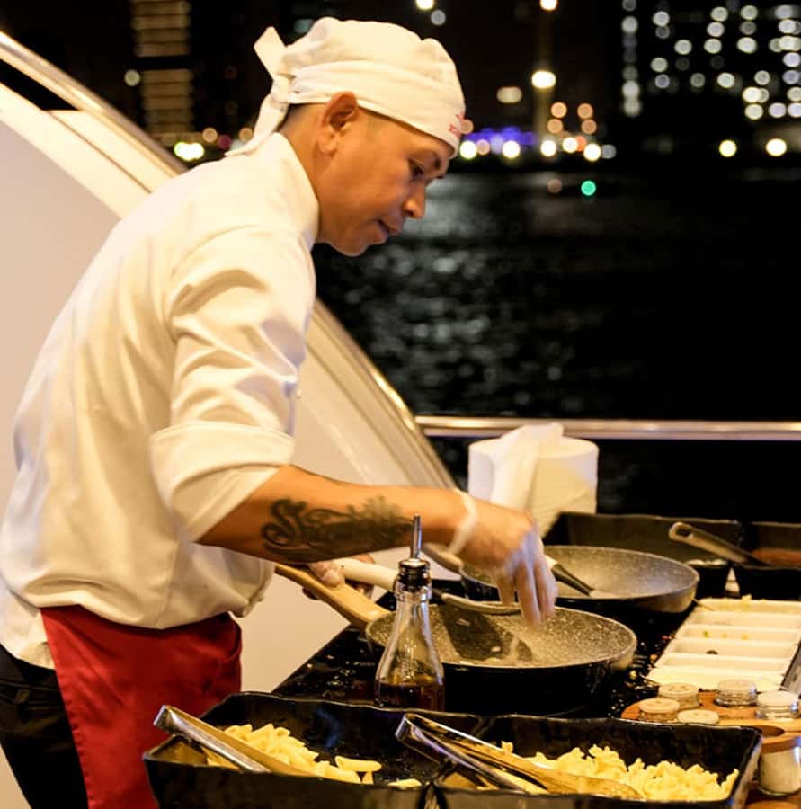 Dubai: Superyacht Experience with Party & Live DJ - Practical comfort tips for the evening