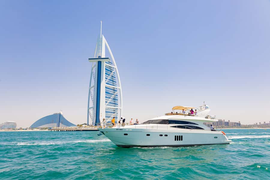 Dubai: The Luxury Yacht Tour with Live BBQ Option - Palm Jumeirah and Burj Al Arab