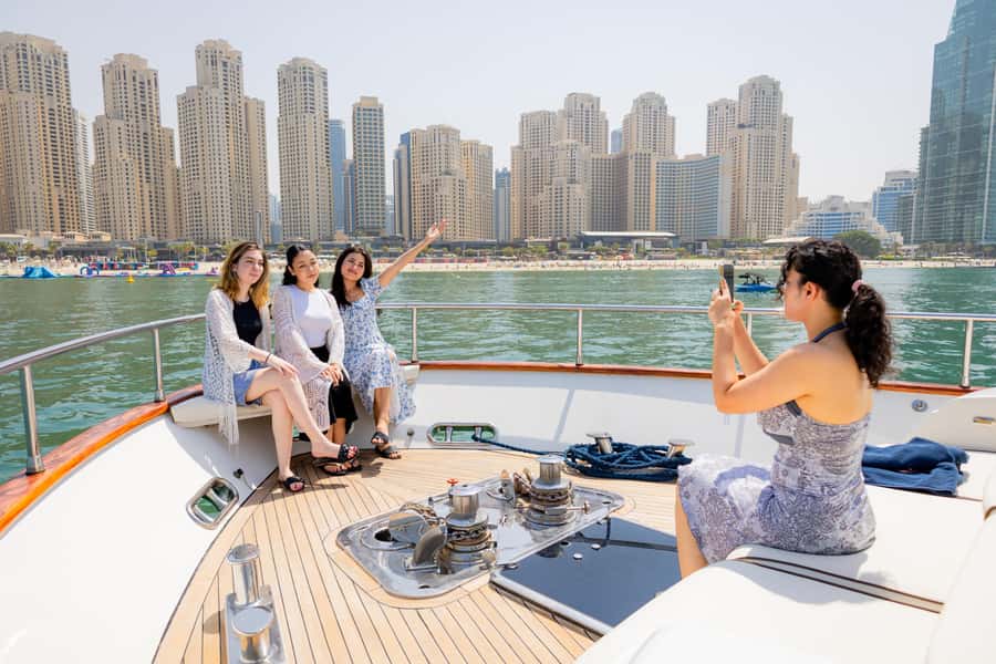 Dubai: The Luxury Yacht Tour with Live BBQ Option - Dubai Marina and JBR from the water