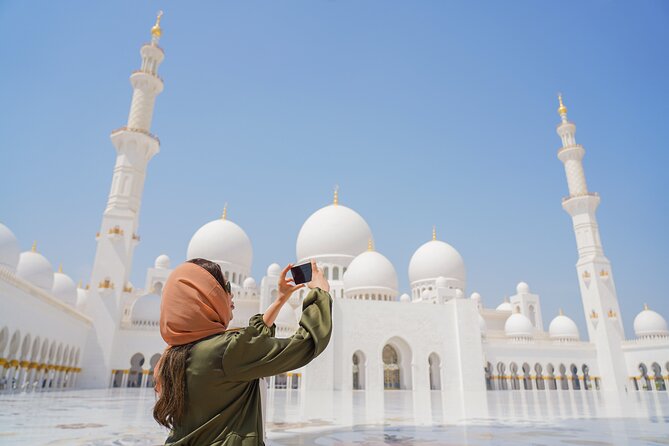Dubai To Abu Dhabi: Grand Mosque, Royal Palace & Etihad Towers - Lunch near the mosque, with the bill in your hands