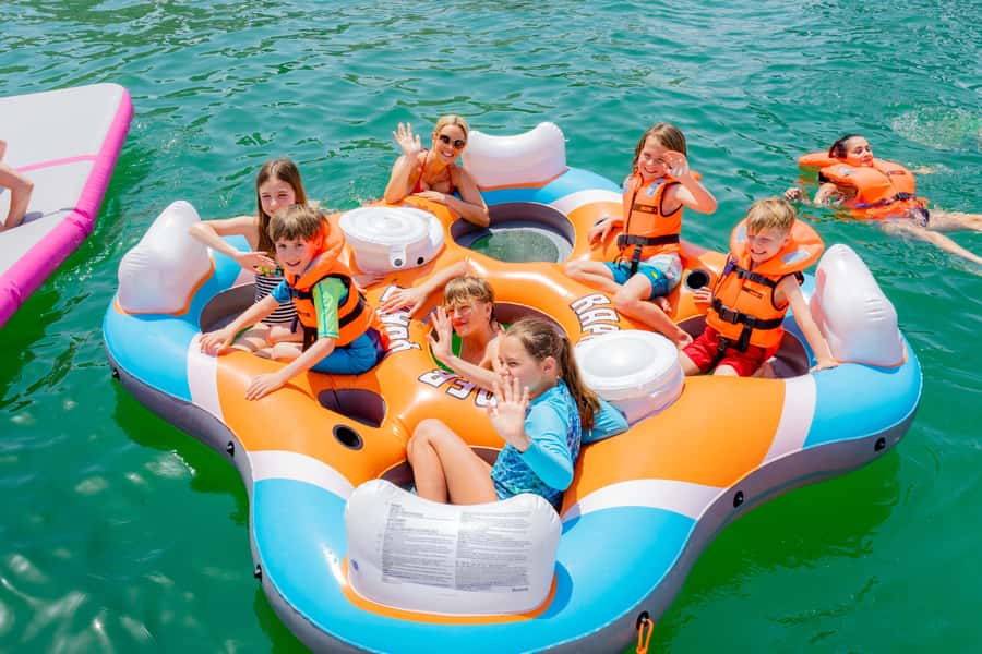Dubai: Yacht Cruise with Swimming, Snorkeling and BBQ Lunch - A yacht day that mixes sightseeing with swimming