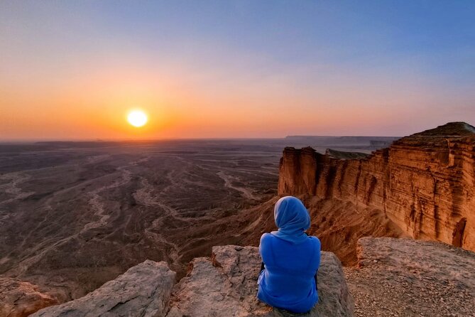Edge Of The World Hike(Dinner under stars,village,bats cave,camp) - The hike to Jabal Fihrayn and the great view