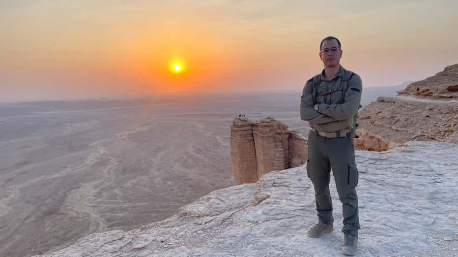 Edge of The World Riyadh,Camel Ride ,Bat Cave Visit & Dinner - Guides, photos, and the feel of the group