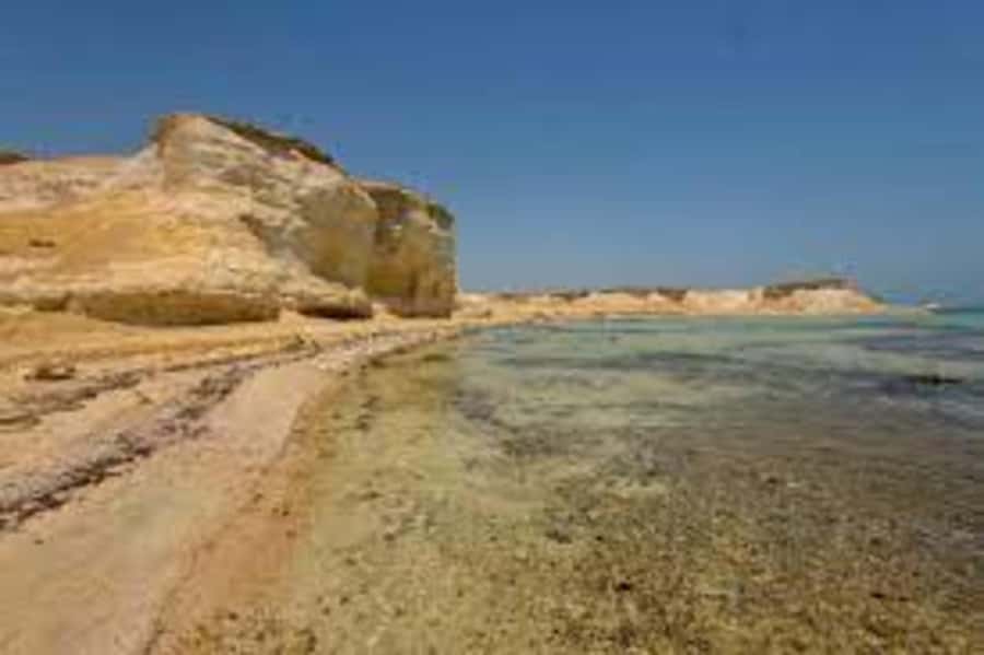 Explore Zekreet: Richard Serra Art & Mushroom Rock Wonders - Is the $80 price good value?