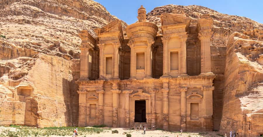 From Amman: Petra & Wadi Rum Private/Group Full Day Tour - Pickup in Amman and the long drive south