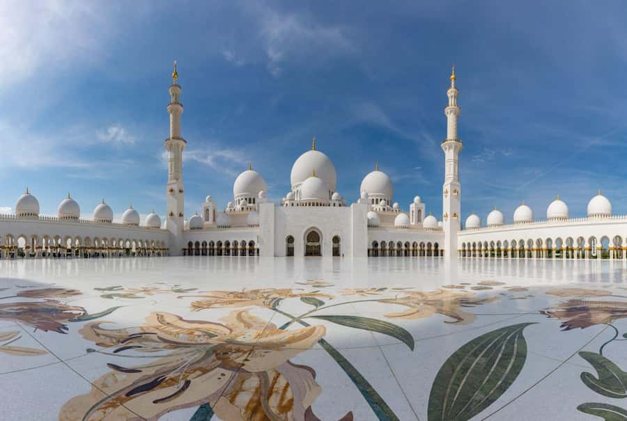 From Dubai: Abu Dhabi Grand Mosque & Louvre Museum Full-Day - Guides, group size, and the quality of the day