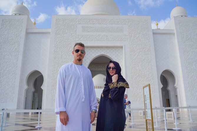 From Dubai: Abu Dhabi Sheikh Zayed Grand Mosque Guided Tour - Arriving at the marble courtyards