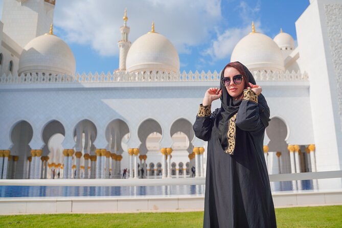 From Dubai: Abu Dhabi Sheikh Zayed Grand Mosque Guided Tour - The 90-minute ride from Dubai