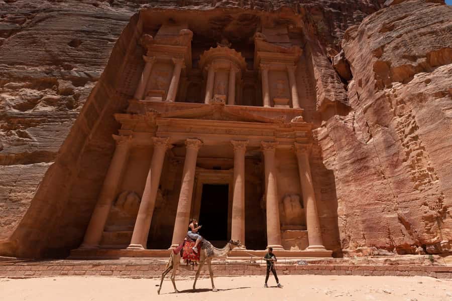 From Eilat: Petra Full-Day Guided Tour with Transfers - The ride back through Aqaba and Wadi Rum