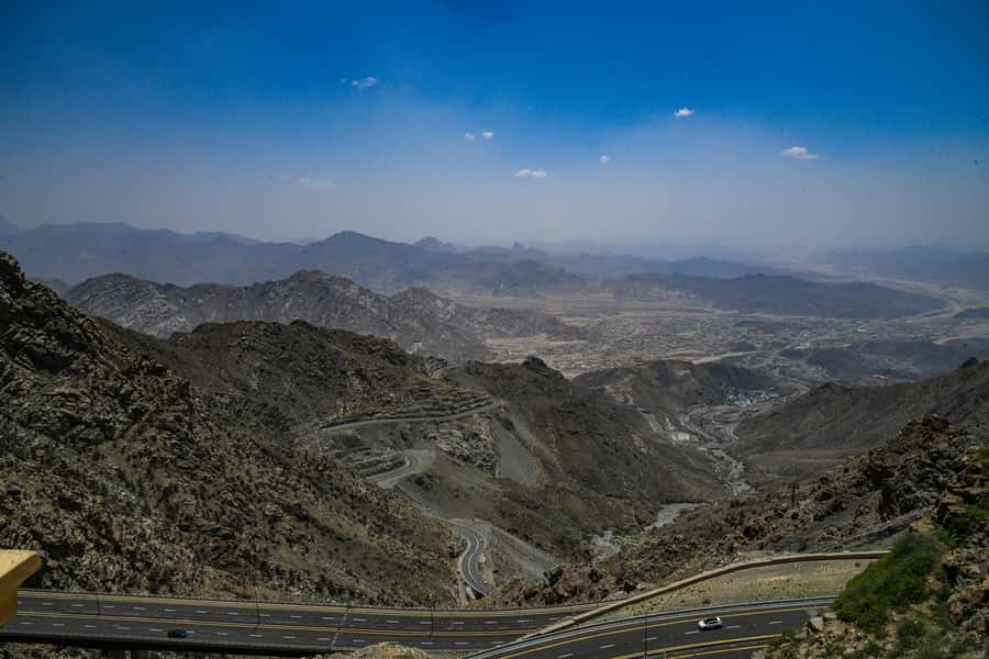 From Jeddah: Taif Exploration Tour with Lunch - Jebel Daka reaches the higher side of Taif