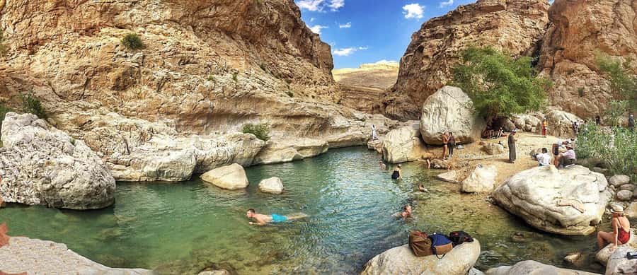 From Muscat: Desert Overnight and Wadi Bani Khalid - Should you book this desert overnight?