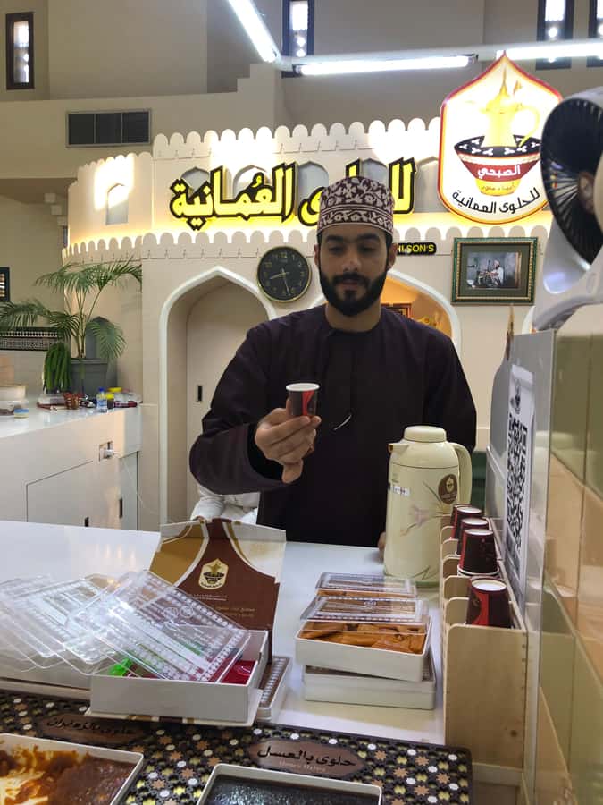 From Muscat: Nizwa and Jebel Shams Day Trip - Nizwa Souq, silver, pottery, and local flavor