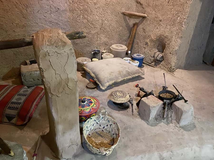 From Muscat: Nizwa and Oman's Historical Gems Tour - Dress respectfully and plan for the heat
