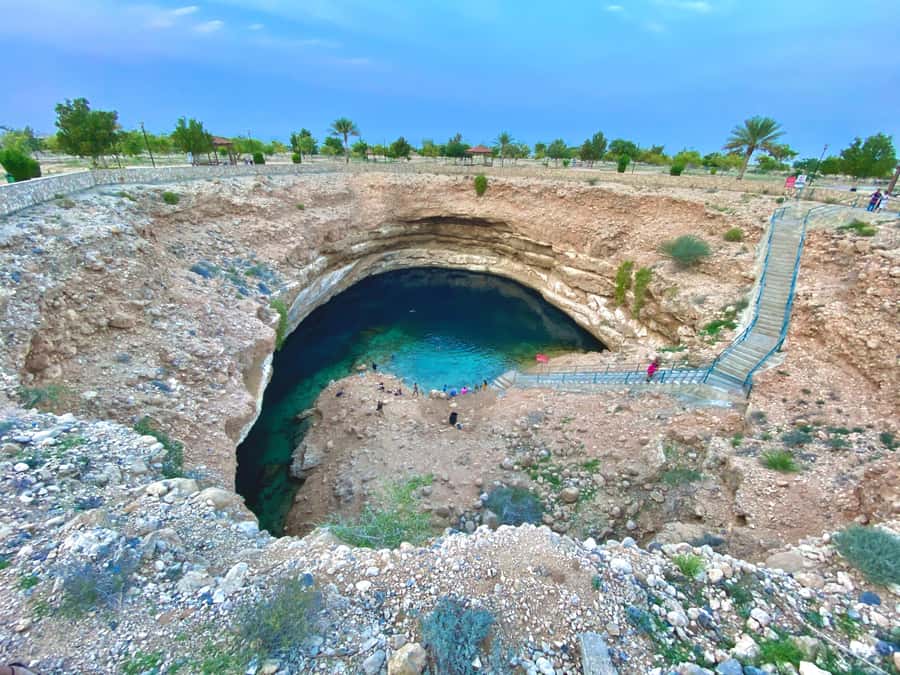 From Muscat: Wadi Shab & Bimmah Sinkhole Full-Day Tour - Why Wadi Shab is worth the long ride from Muscat