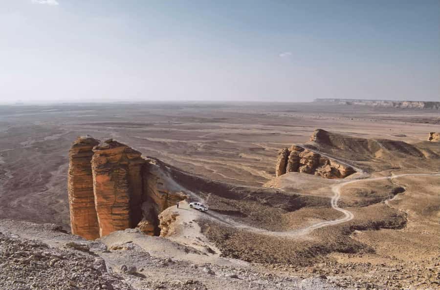 From Riyadh: Tuwaiq Mountains and Najd Plateau Day Trip - Walking the top of the Tuwaiq Mountains