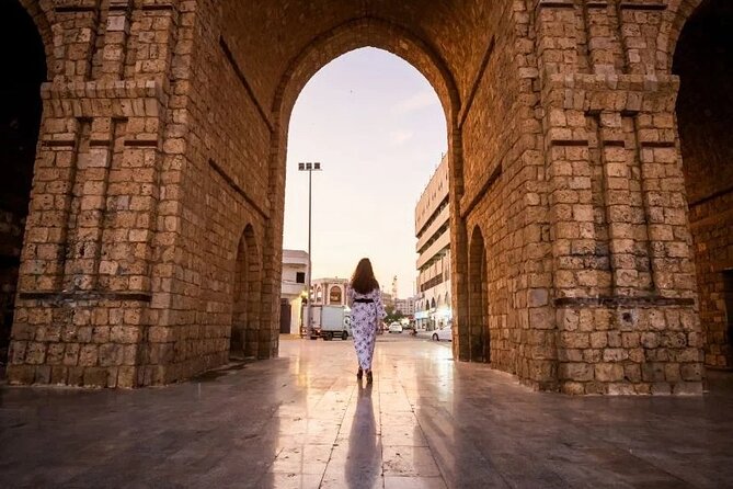 Guided Tour in Jeddah by local woman - Entering Al-Balad Through Jeddah Old Gate