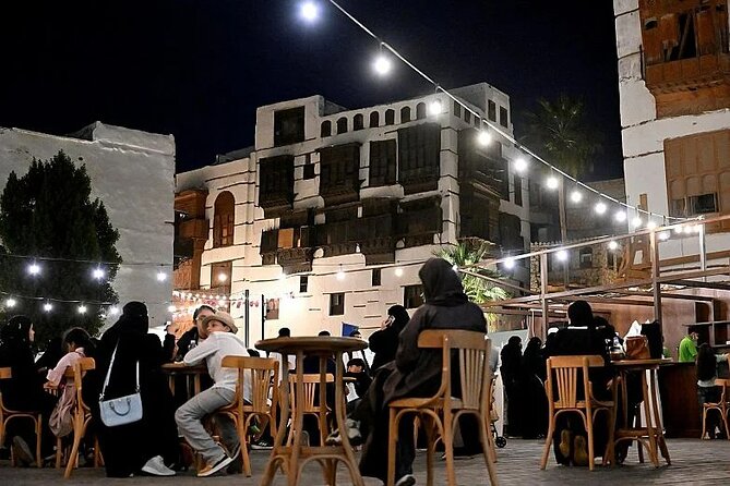 Guided Tour in Jeddah by local woman - Who Should Book This Experience?