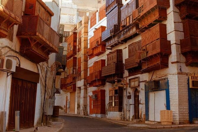Guided Tour in Jeddah by local woman - Historic Houses, Mosques, and Old Streets