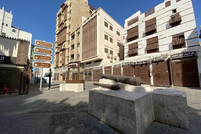 Historical & Heritage Tour in Jeddah Al Balad - A traditional drink in an old café