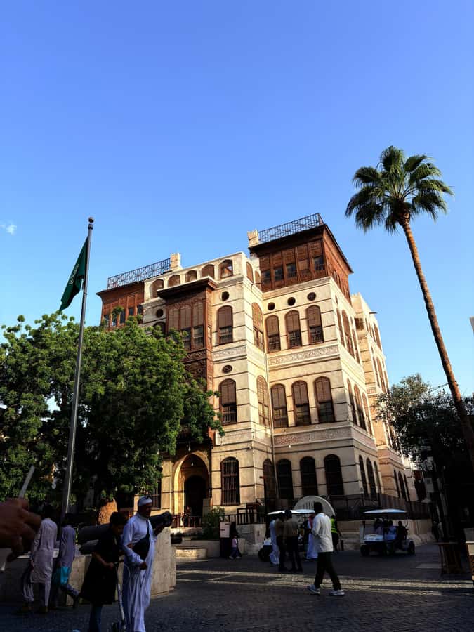 Jeddah: Al-Balad Old Town Historical City Guided Tour - Arabic coffee, local meals, and frozen chai