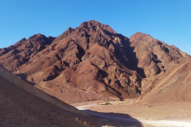 Jeep tour adventure Eilat mountains - The fire, flatbread, and Bedouin tea stop