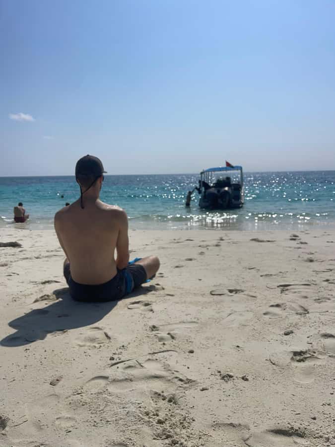 Muscat: Daymaniat Islands Snorkeling Trip with Brunch - What to bring and what to wear