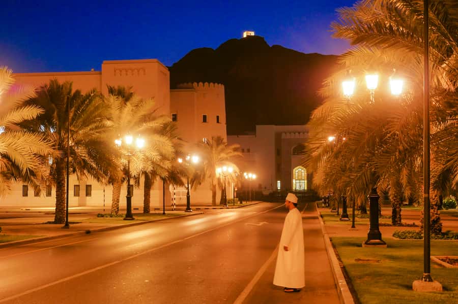Muscat: Evening Guided City Highlights Tour by Van - Mutrah Corniche and the old harbor mood
