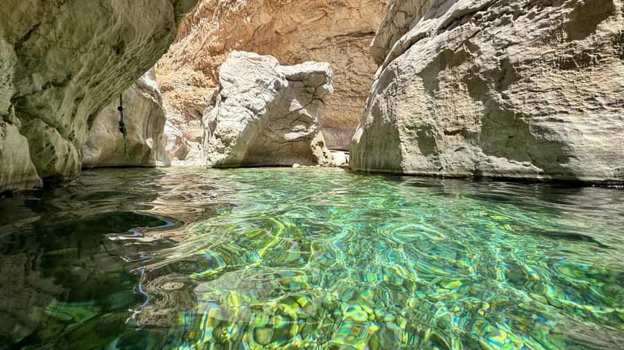 Muscat: Wahiba Desert and Wadi Bani Khalid Guided Group Tour - Wadi Bani Khalid: pools, palms, and canyon paths