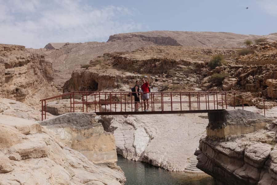 Muscat: Wahiba Desert and Wadi Bani Khalid Guided Group Tour - Lunch with a taste of Oman
