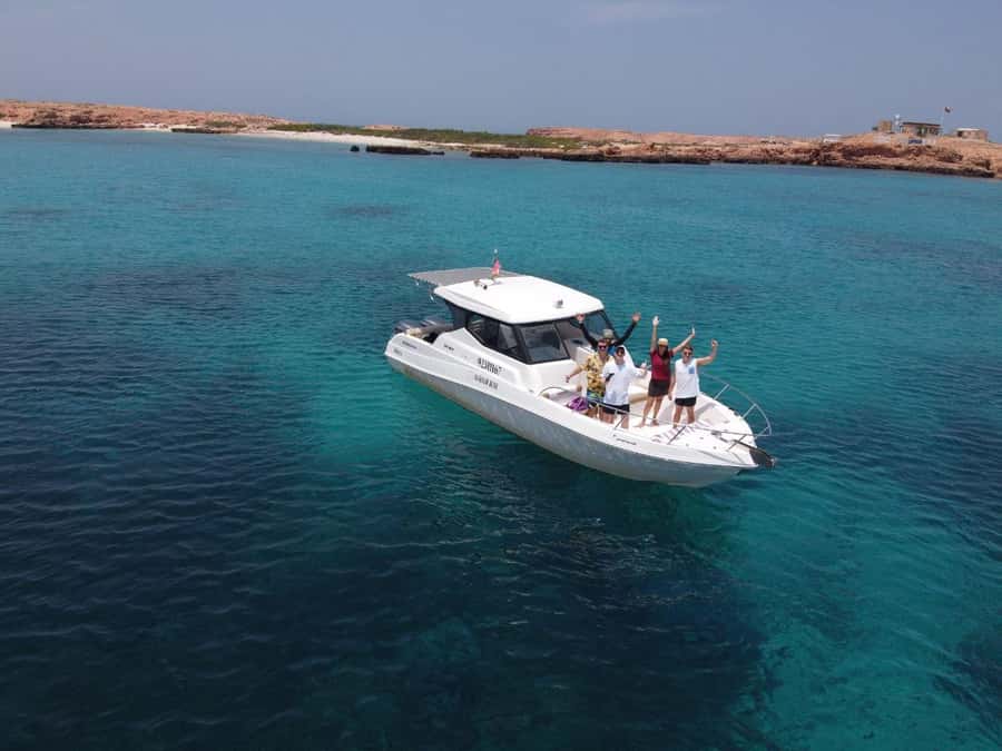 Oman: Daymaniyat Islands Visit and Snorkeling - Turtle watching, reef life, and crowding
