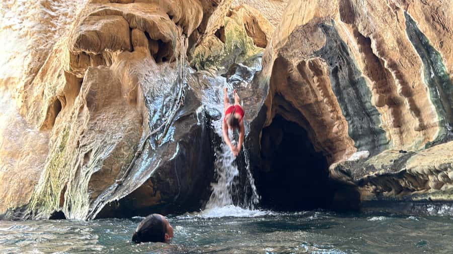 Oman’s Hidden Gems: Wadi Shab & Bimmah Sinkhole - Key points at a glance