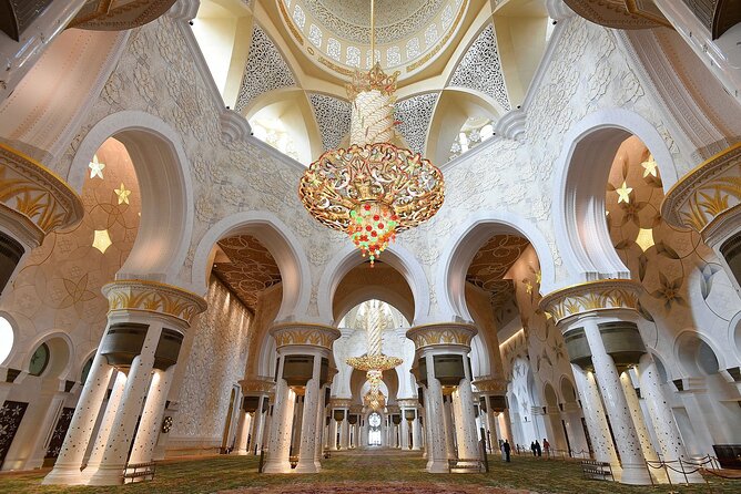 Premium Abu Dhabi Full-day City Tour in A 4x4 Private Vehicle - The Abu Dhabi date market: a practical local stop