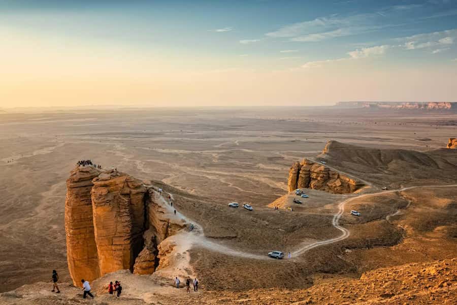 Riyadh: Edge Of The World and Bats Cave Tour by 4x4 - The 4x4 ride through the Najd plateau