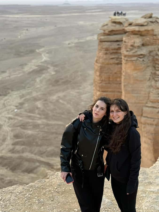 Riyadh: Edge Of The World, camels &Stargazing with 4x4 - Walking along the 1,131-meter cliff