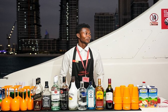 Superyacht Experience in Dubai with Dinner and Live Music - Live music and the late-night party