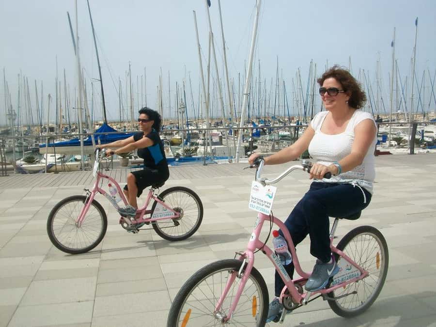 Tel Aviv 3-Hour Easy Bike Tour - Starting by the beach and riding toward Tachana